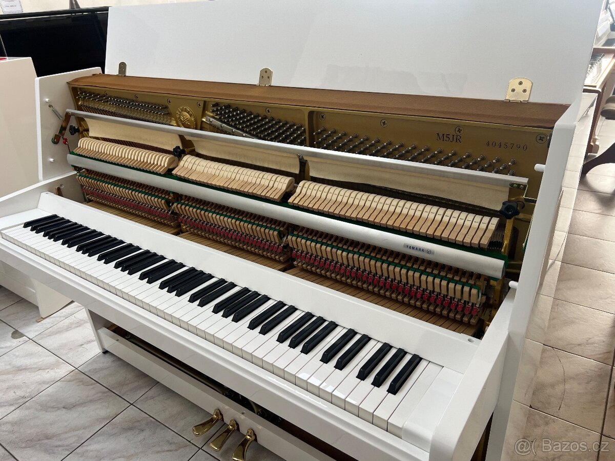 Bílé akustické pianino Yamaha se zárukou 5 let, doprava - 18