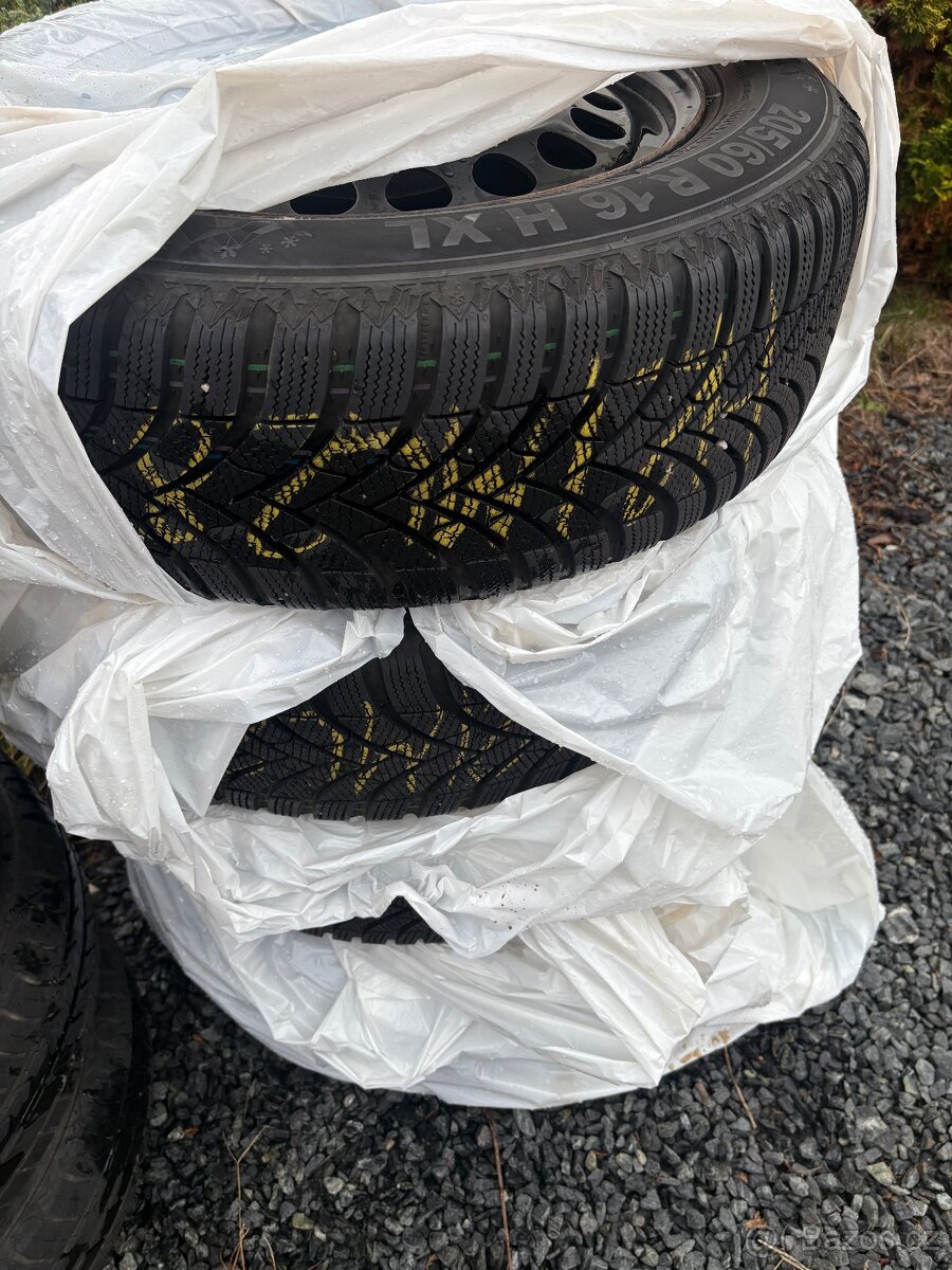 VW TOURAN 2.0TDI R.2023 128000km 2x kola TOP STAV - 18