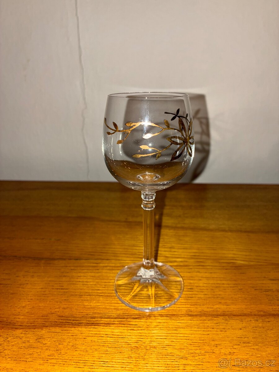 Skleněné a keramické nádobí - 18