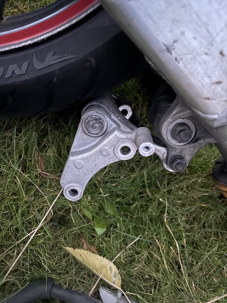 Podvozek na Honda VTR 1000F Firestorm - 18
