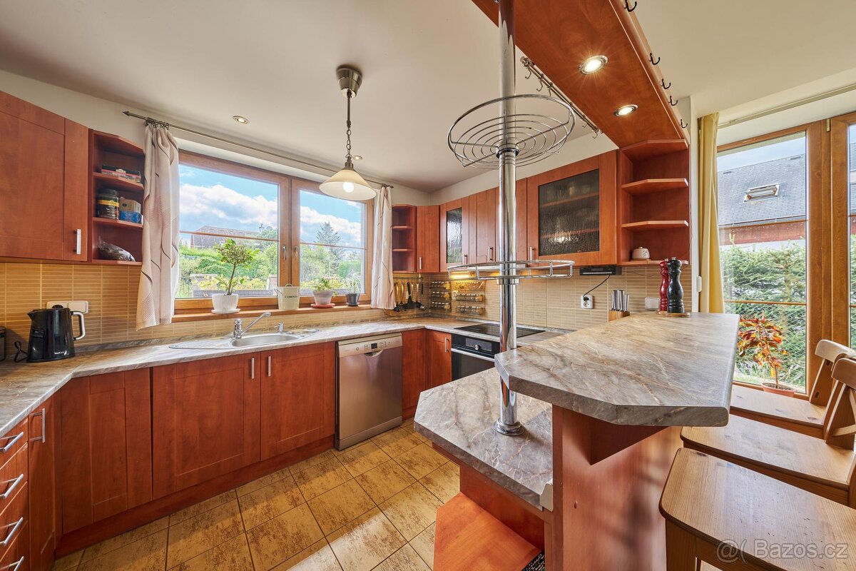 Prodej rodinného domu dispozice 5+kk ve Vlčicích - 18