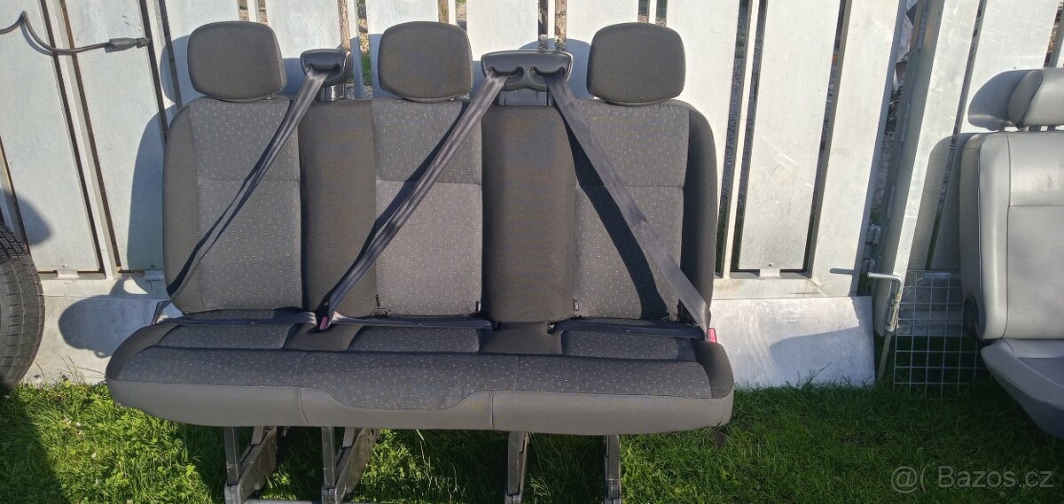 PRODÁM TROJSEDAČKU S PÁSY PRO TŘI OSOBY 2X ISOFIX - 18