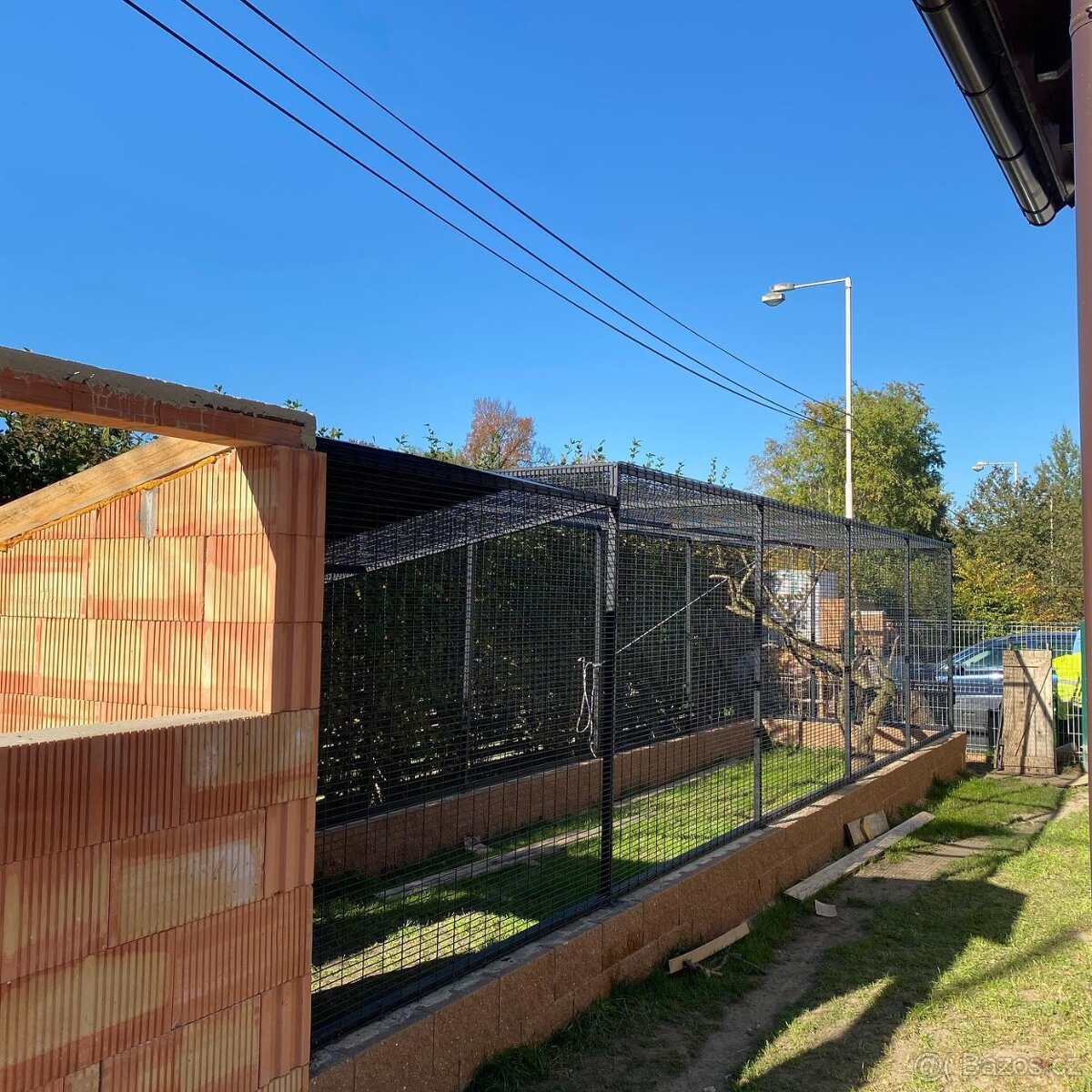 Zakázková kovovýroba–schodiště, brány, ploty sklepní kóje - 18