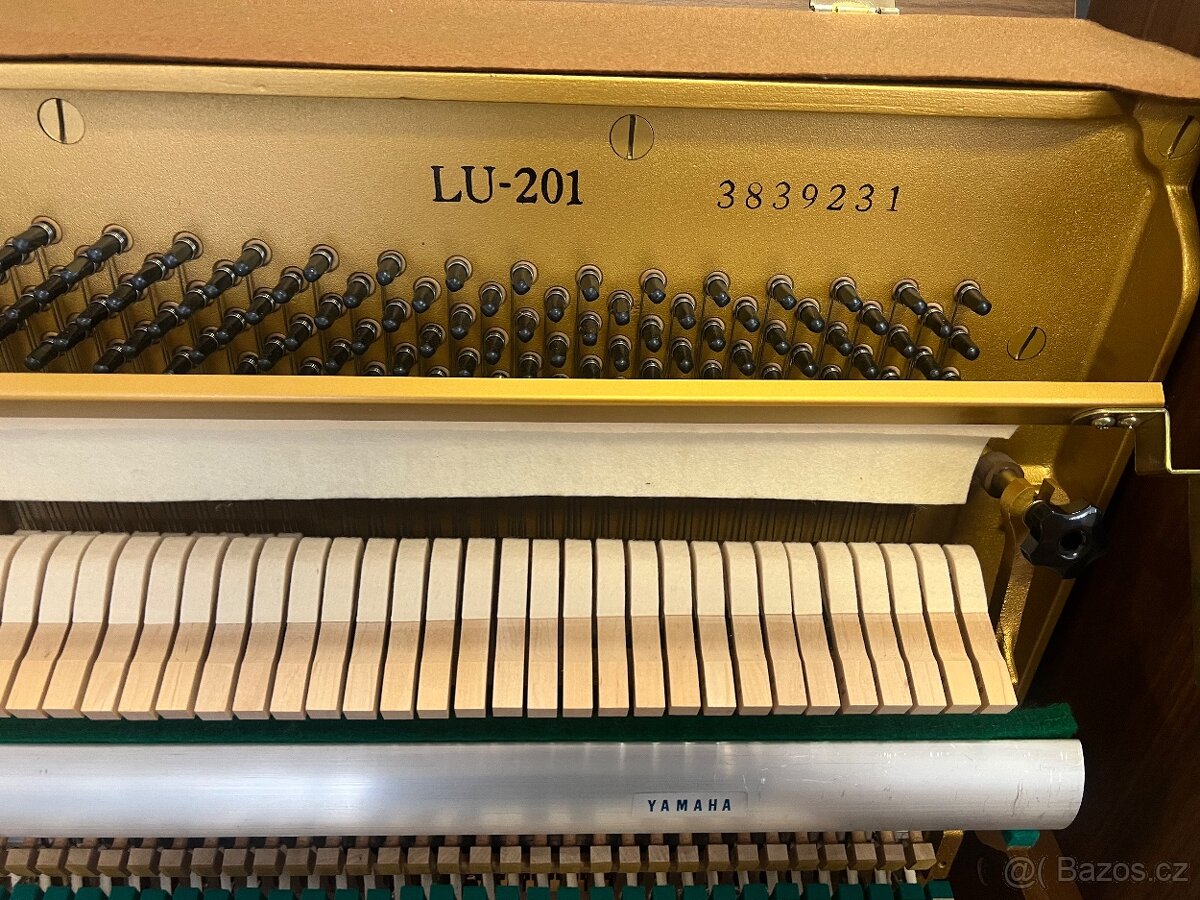 Japonské pianino Yamaha LC-201 se zárukou 5 let. REZERVACE - 18