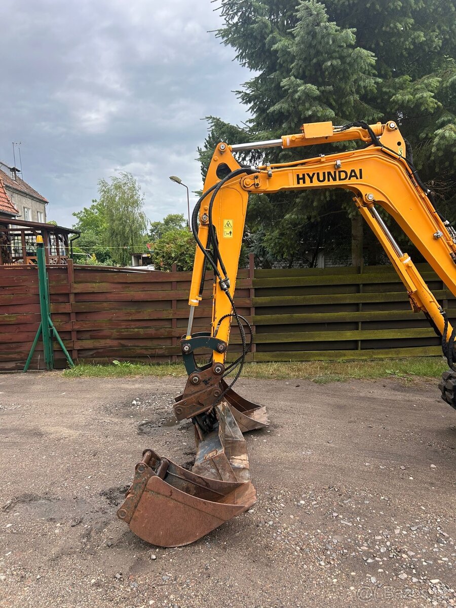 Hyundai 25-9Zak Minibagr 2.8T + 3x lžíce - 18