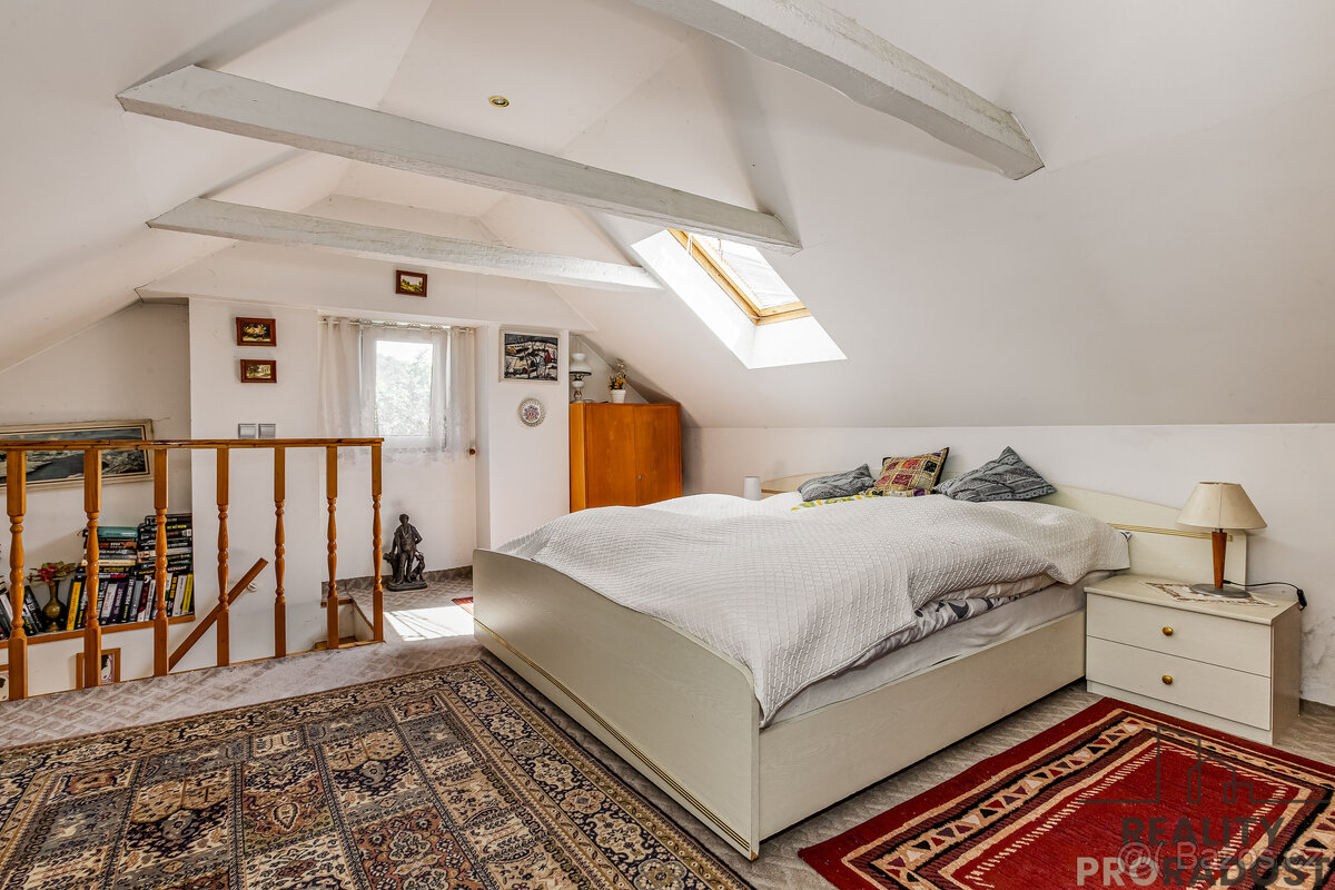 Rodinný dům 5+1 v Úvalech s garáží a nájemníkem - 18