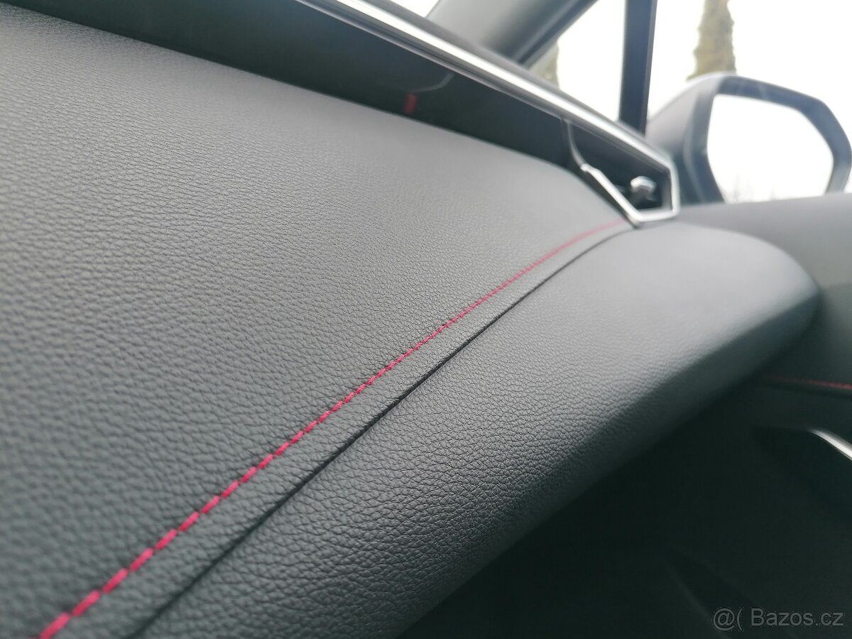 Toyota Corolla 1.8 Hybrid Premium - 18