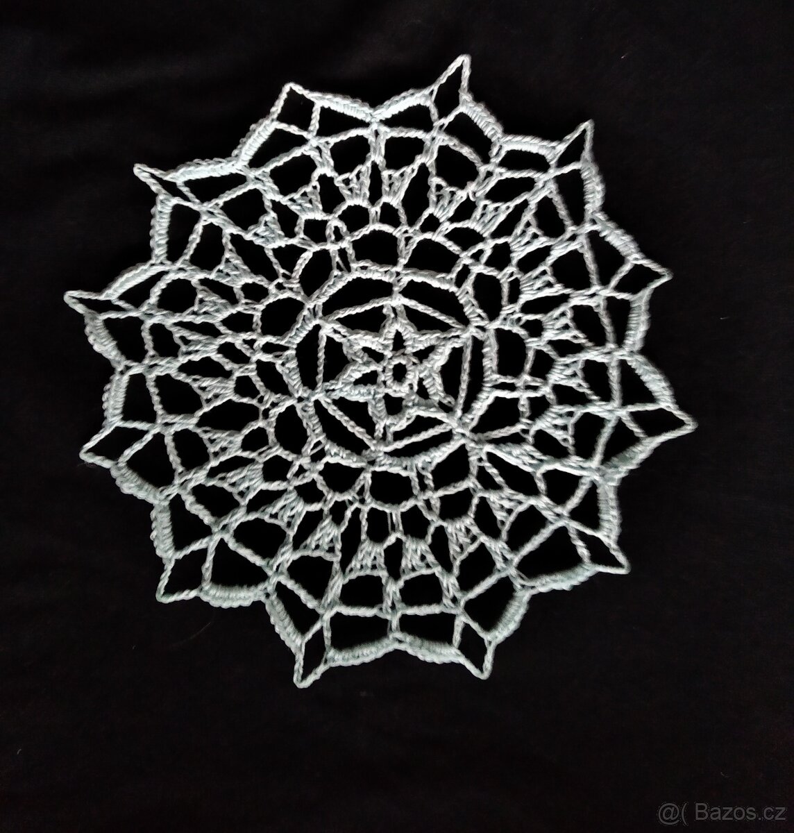 Malé ručně háčkované naškrobené bavlněné dečky - 18