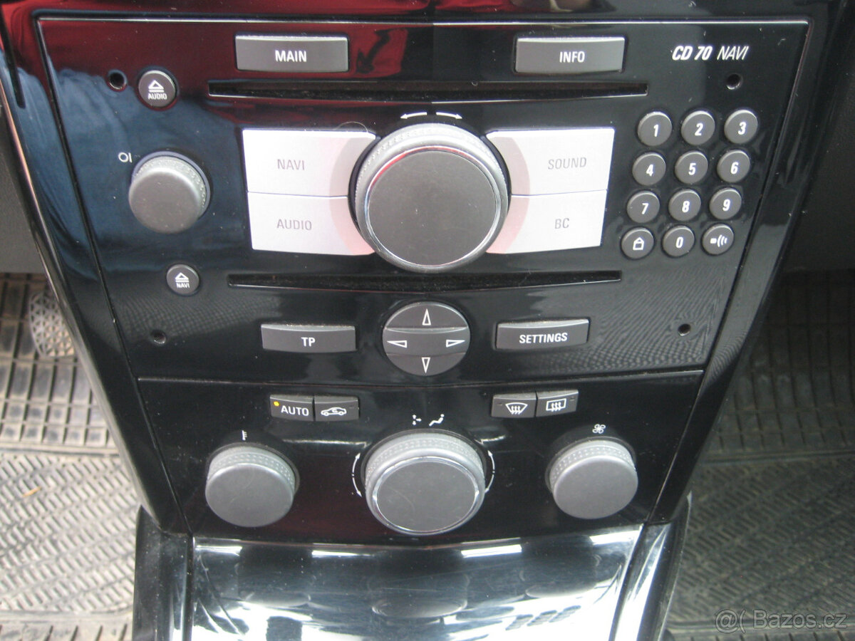 OPEL ASTRA 1.9 CDTi CARAVAN KLIMA TAŽNÉ NAVI - 18