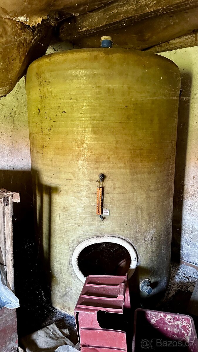 NEREZOVÉ - KAMENINOVÉ - PLASTOVÉ - NÁDOBY - 1000L - 6000L - 18