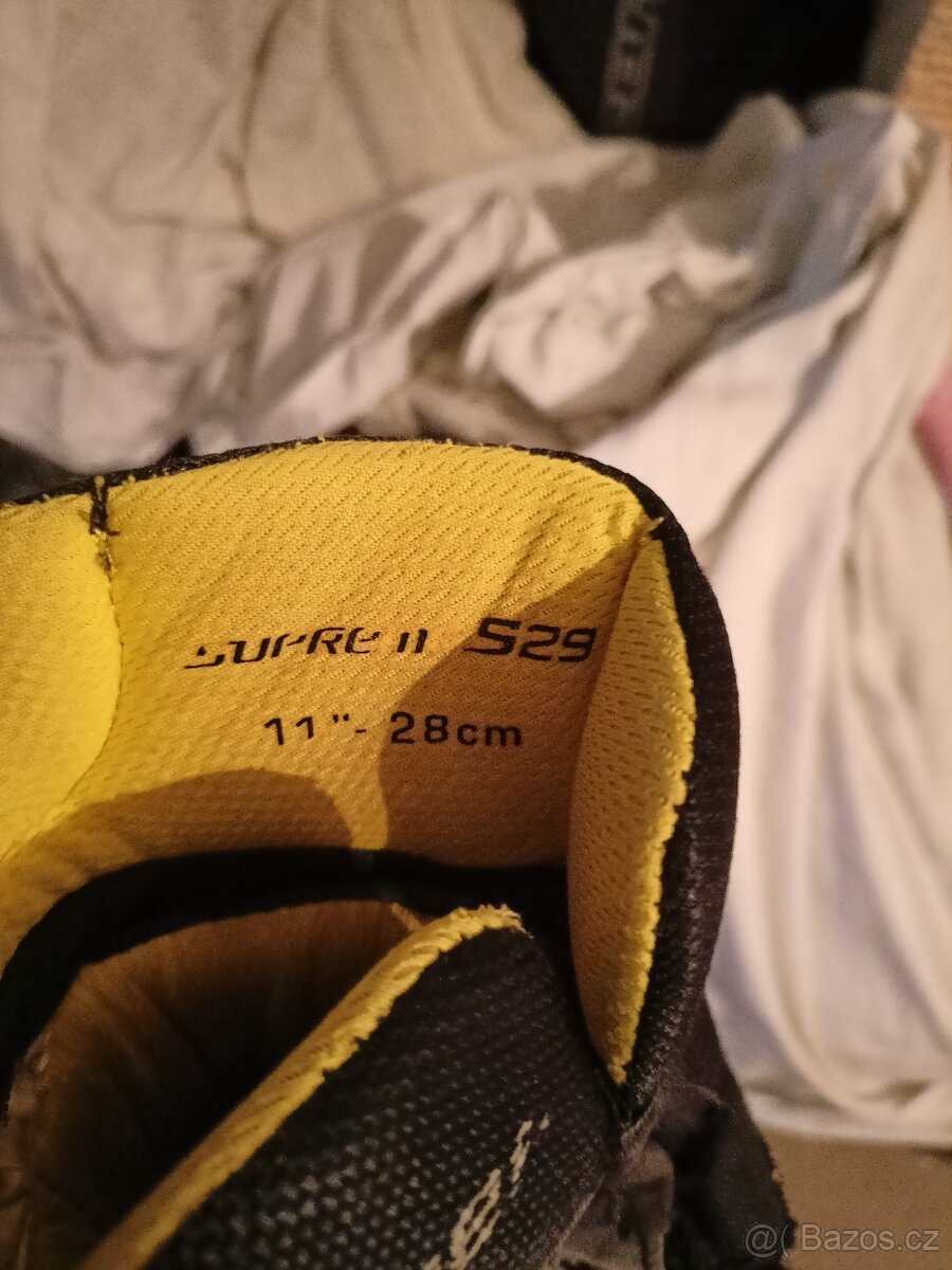 hokejová výstroj(hokejka+helmy+kalhoty+taška+chrániče) - 18