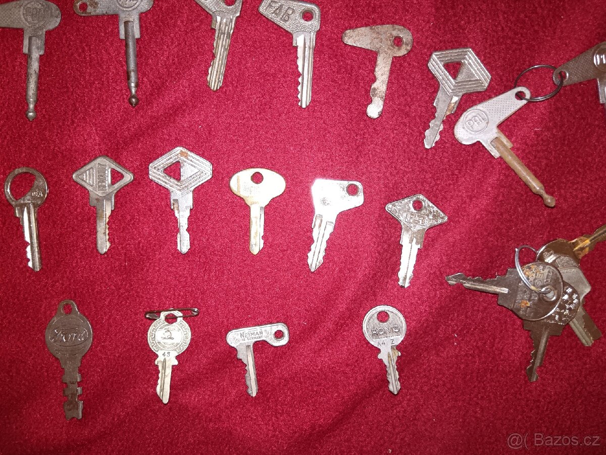 Sbírka 72 X klíčků Tatra škoda Jawa ČZ pérák scintilla
- 18