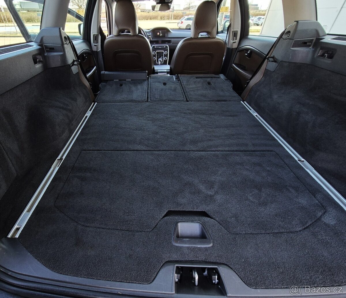 VOLVO XC70 2.4D 133KW 5 VÁLEC 1 MAJITEL AUTOMAT 4x4 XENON - 18