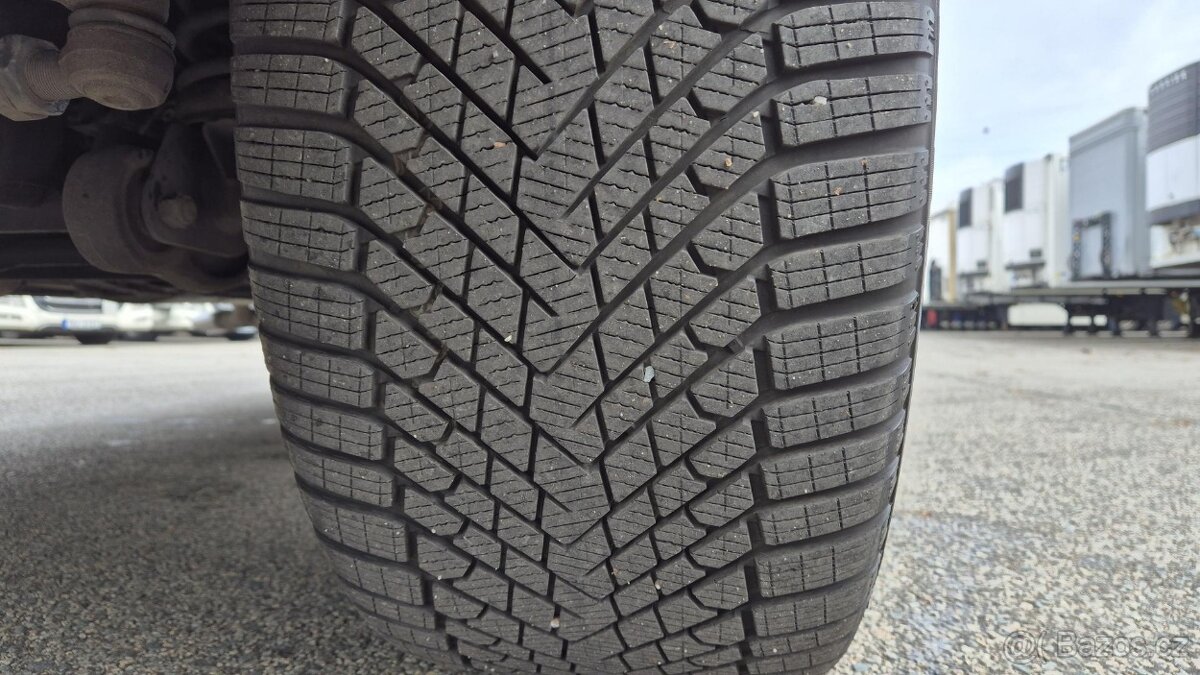 MERCEDES-BENZ AMG G 63 - 18