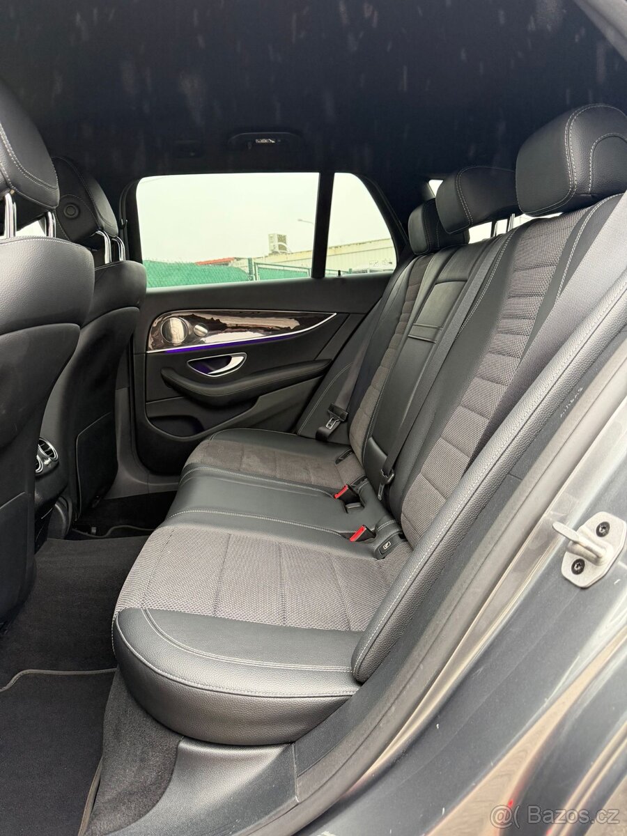 Mercedes Benz E300de T Saloon - 18