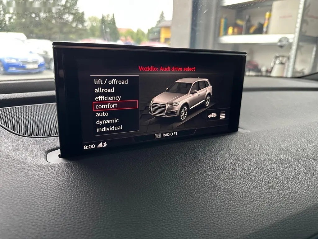 Audi Q7, 3.0 TDI 200 KW S-line - DPH - 18