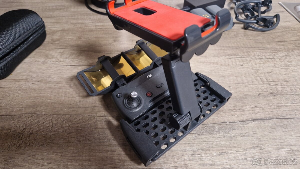 Dron Dji Spark Fly More Combo + příslušenství - 18