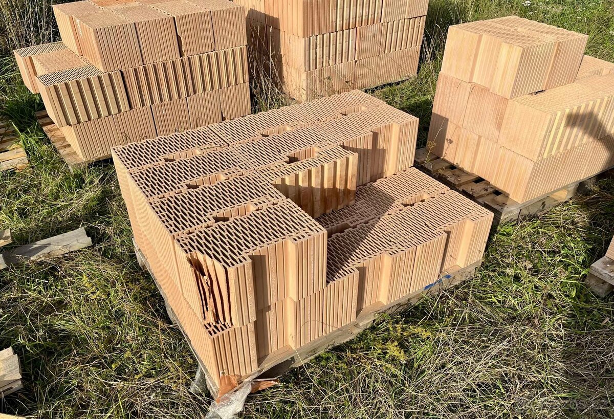 Cihly Heluz Family 50, 44, 38 - 18