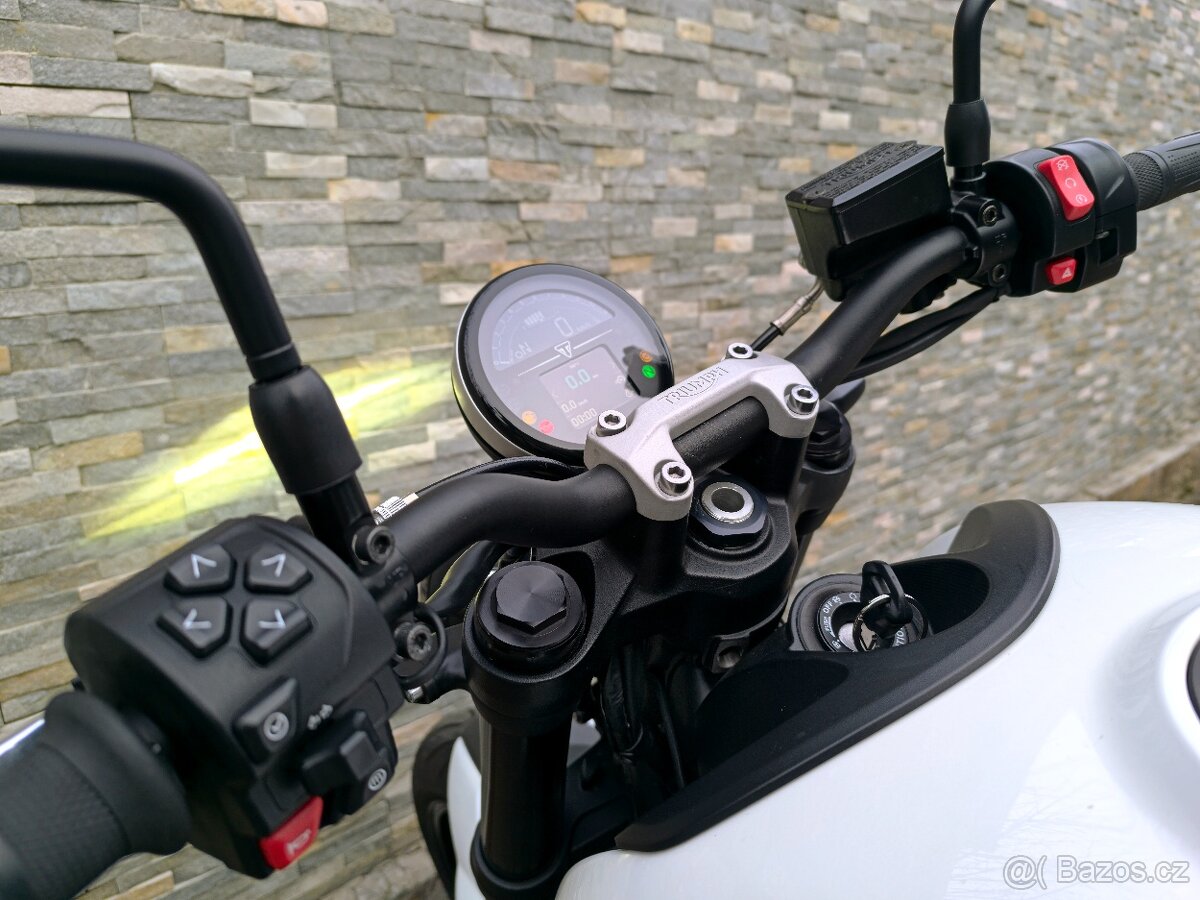 TRIUMPH Trident 660 - 18