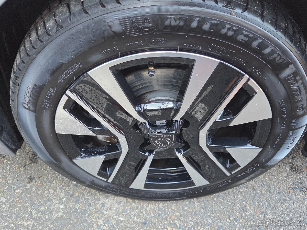 Peugeot 208 Hybrid e-DCS 110 ALLURE - 18