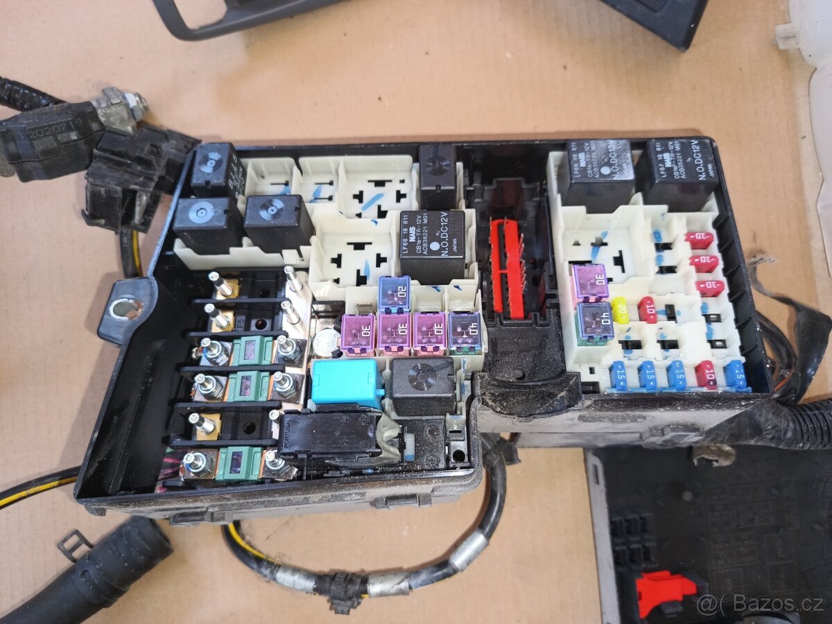 MAZDA 3 1.4 16v r.2007 / díly - 18