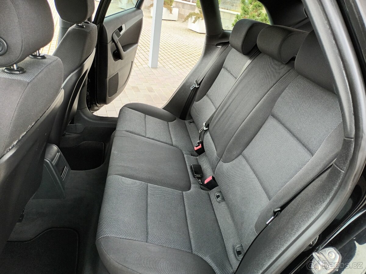 Audi A3 1,6 TDI,XENON,VÝHŘEV, Sportba - 18