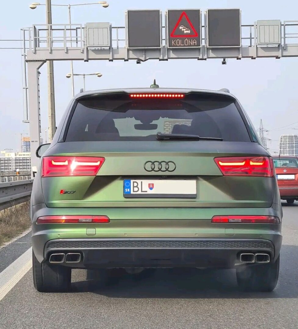 AUDI DRZIAK LOGA ZNAK DO PREDNEJ MASKY - 18