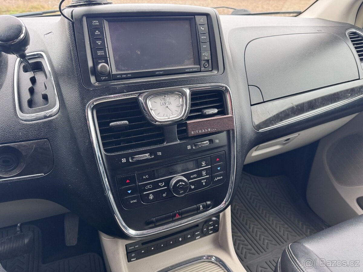 Lancia Voyager 3,6 DVD Gold RT Nový model 2012 - 18