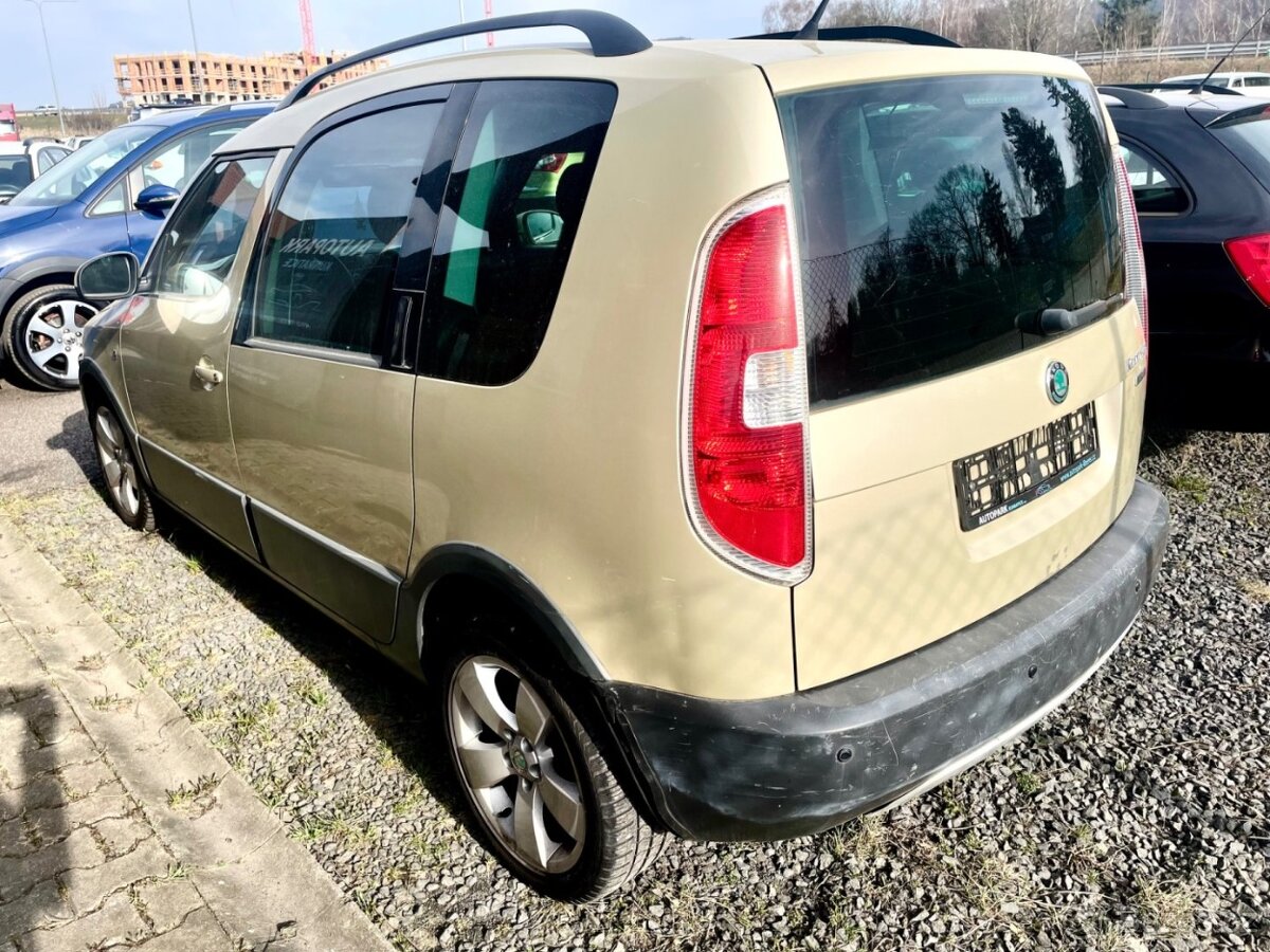 Škoda Roomster 1.2 TSi Scout - 18