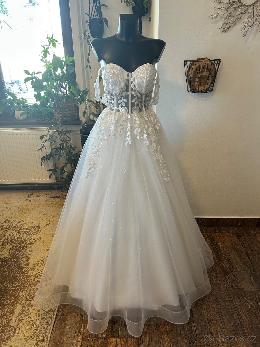 Svatební šaty, víc druhů - 18