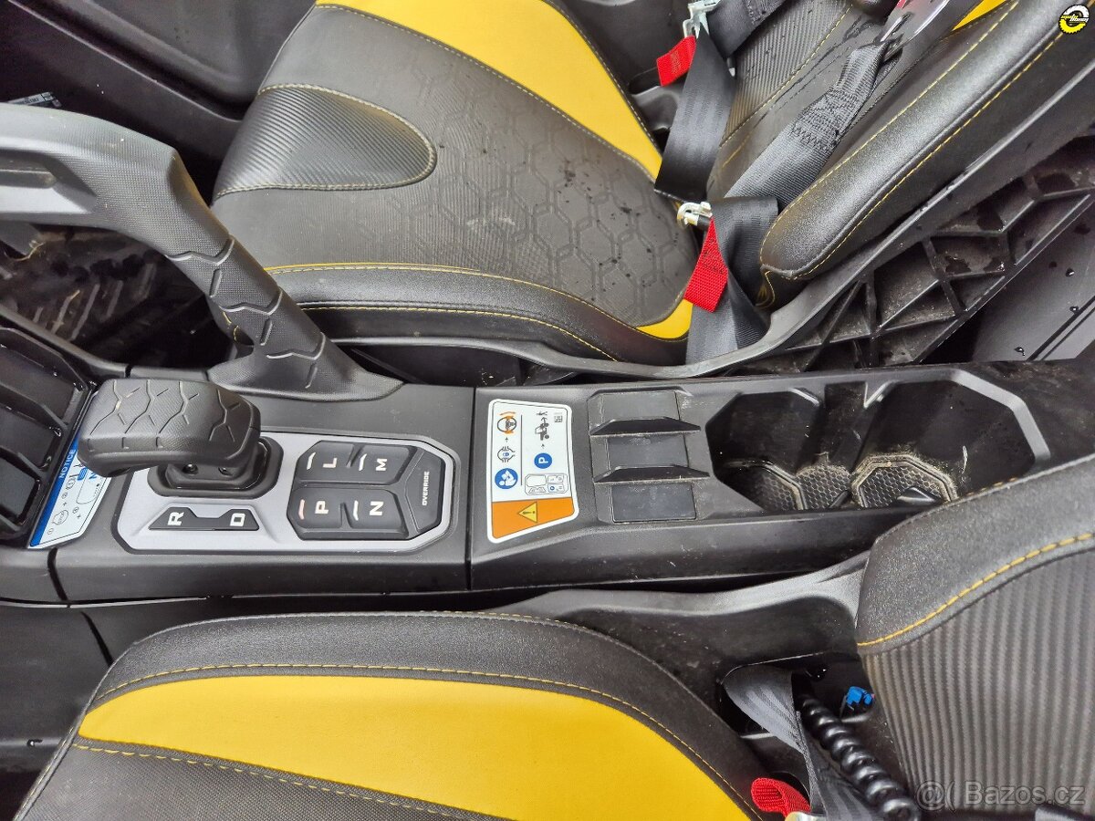 CAN-AM Maverick R - 18