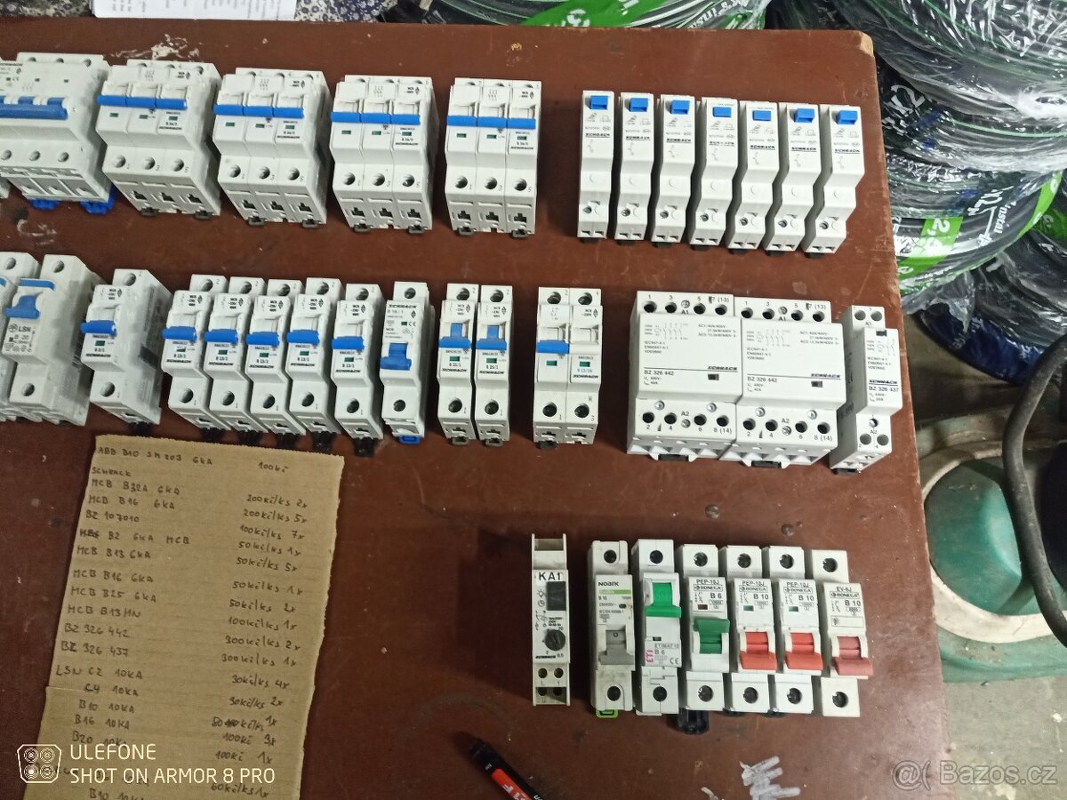 Jističe vypínače kontrolky stykače svodič - 18