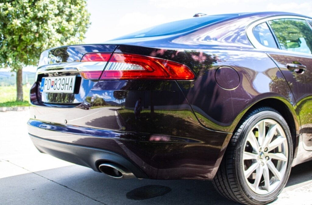 Jaguar XF 2.2D Premium Luxury - 18