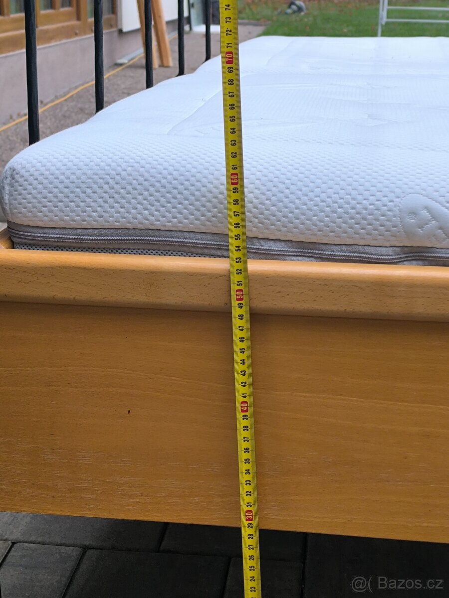 Prodám kovanou postel + Matrace Tencel 180cm x 200cm - 18