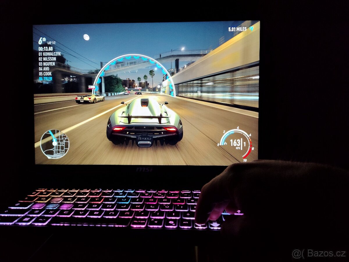 Obří 18" Msi,RTX-5070 Mux,R-9,QHD+,M.2 1TB - 18