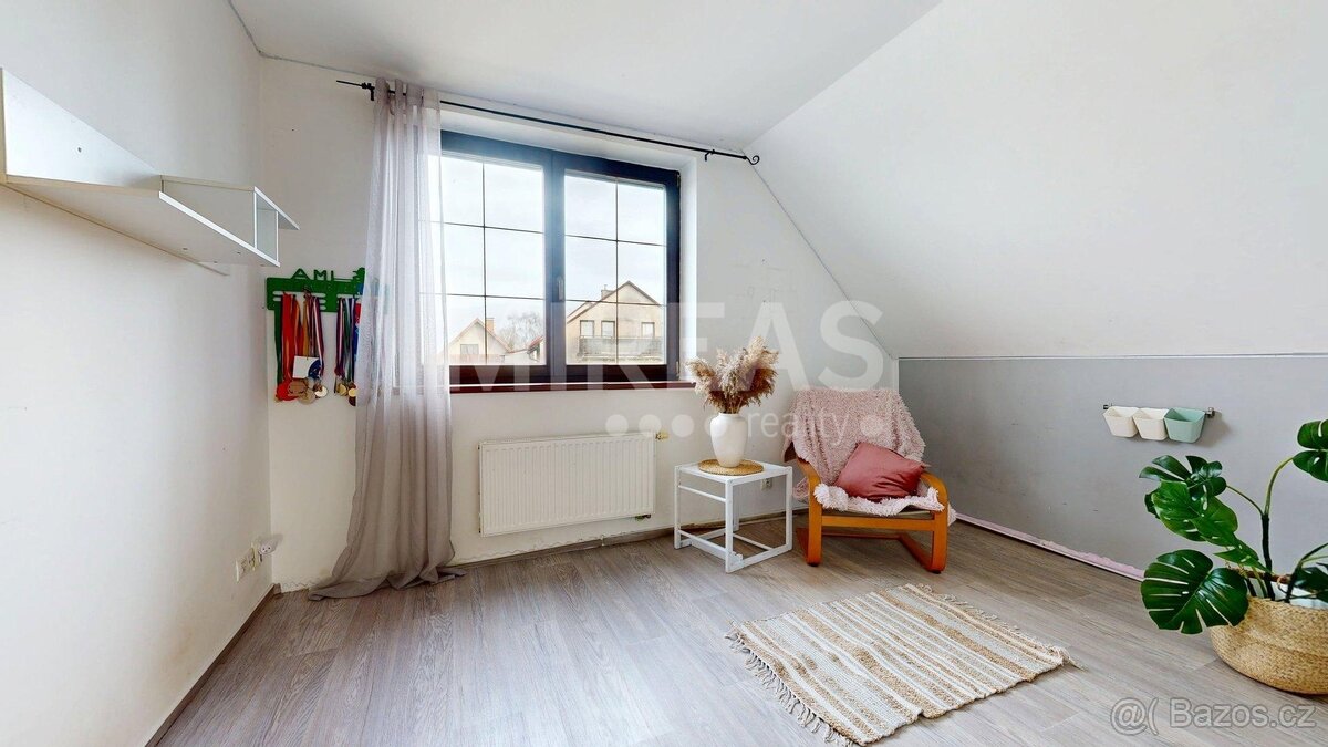 Semice, prodej rodinného domu 5+1, 157 m2 na pozemku 434 m2, - 18