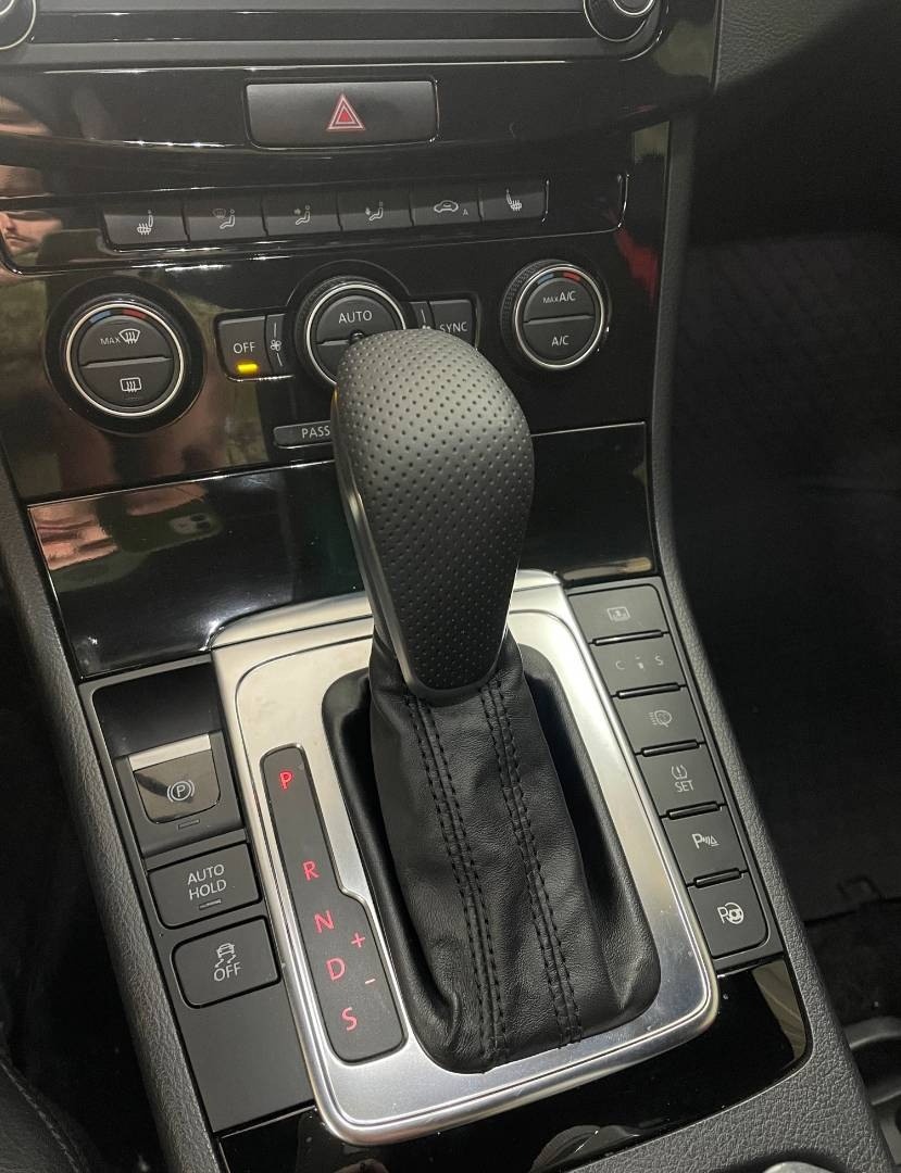 Kožená radici páka AUDI A6 A7 perforovaná / hladká koža - 18