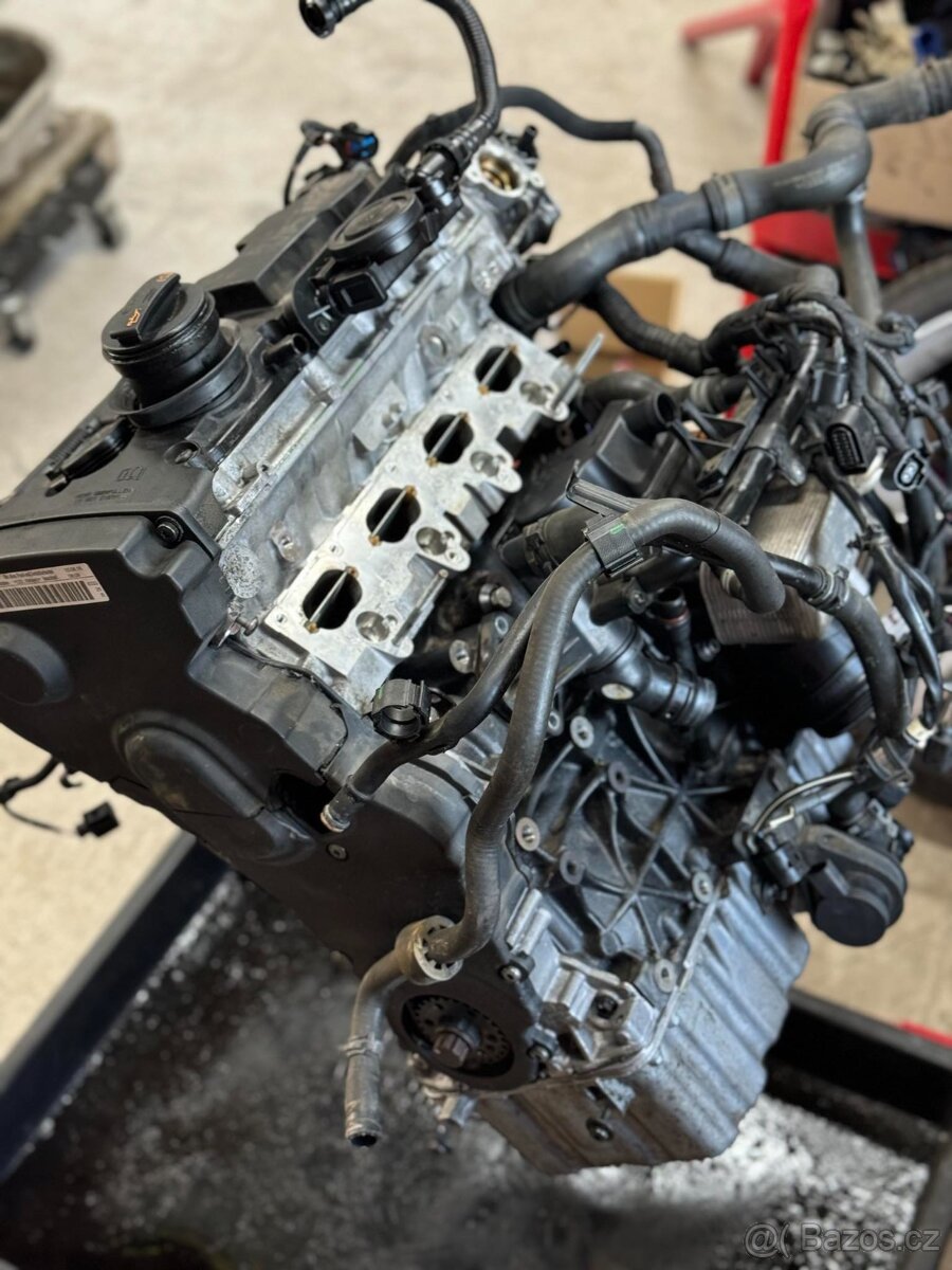 VW Scirocco 2.0 R TSI 195 kw, 2010, manuál - 18