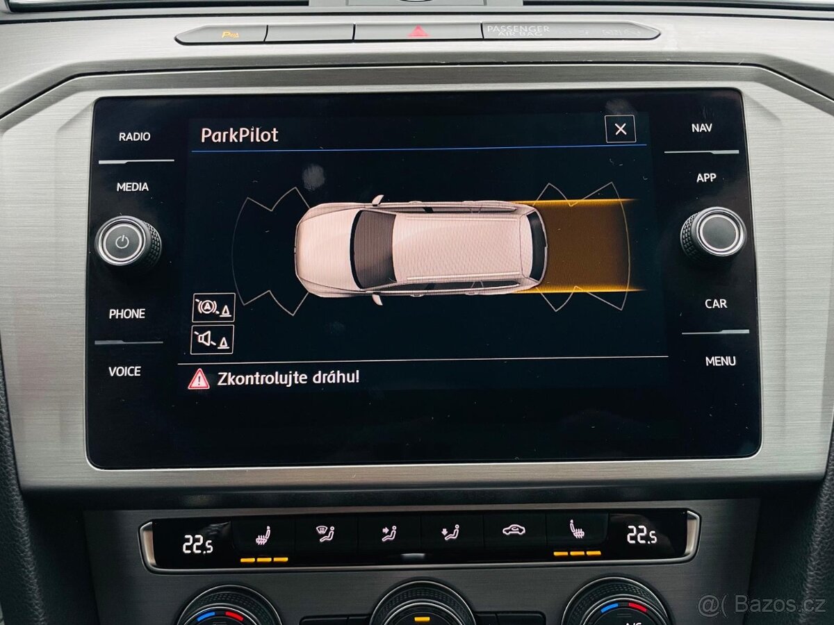 Volkswagen Passat 2.0TD 2019 AUT LED SENZORY VÝHŘEV SERVISKA - 18