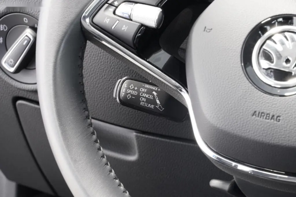 Škoda Superb, 2.0TSI,Style,DSG,Virtual,Tažné - 18