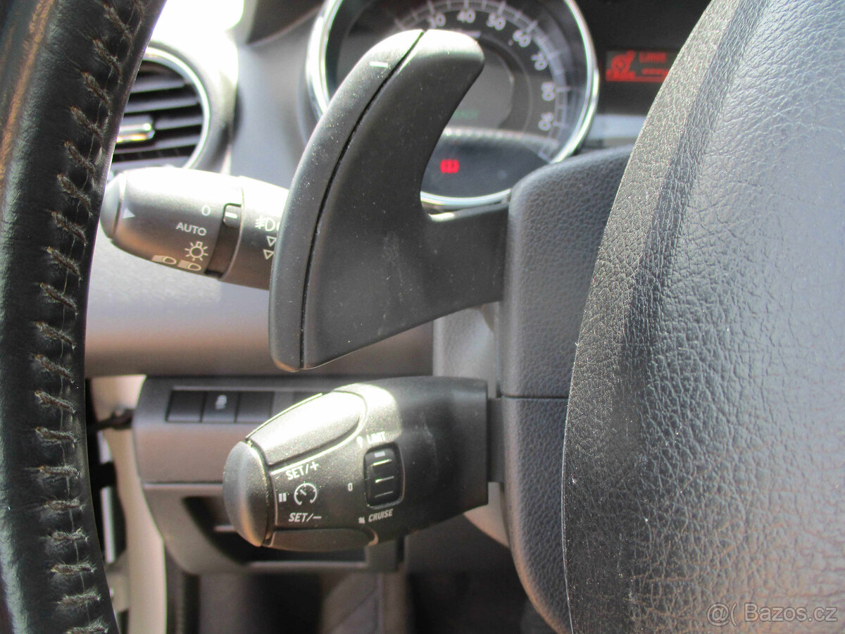 PEUGEOT 3008 Hybrid 4x4 Allure Pano Navi LED 2015 - 18