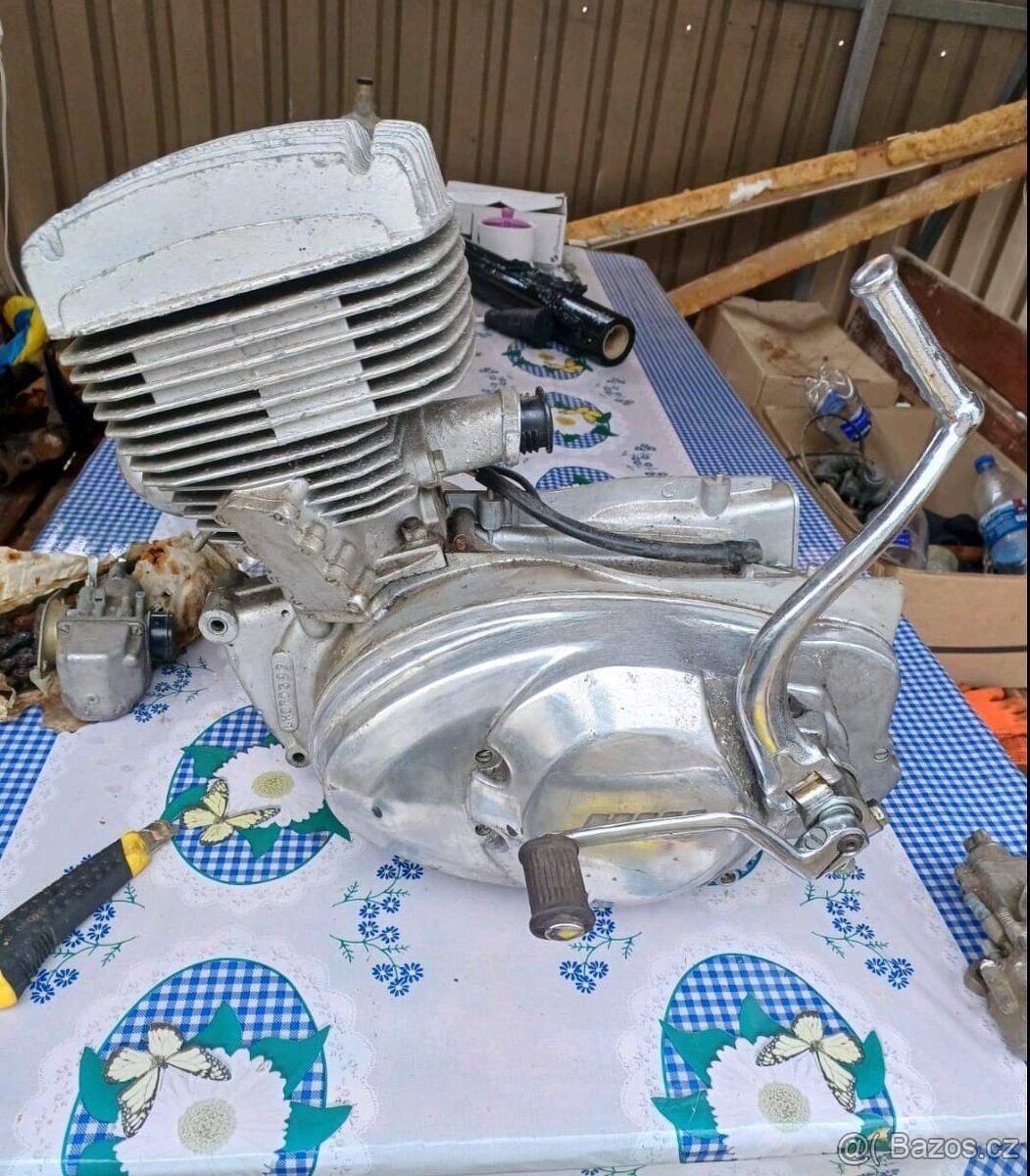 Originální nový motor uloženka IŽ PLANETA IŽ JUPITER IŽ350 - 18