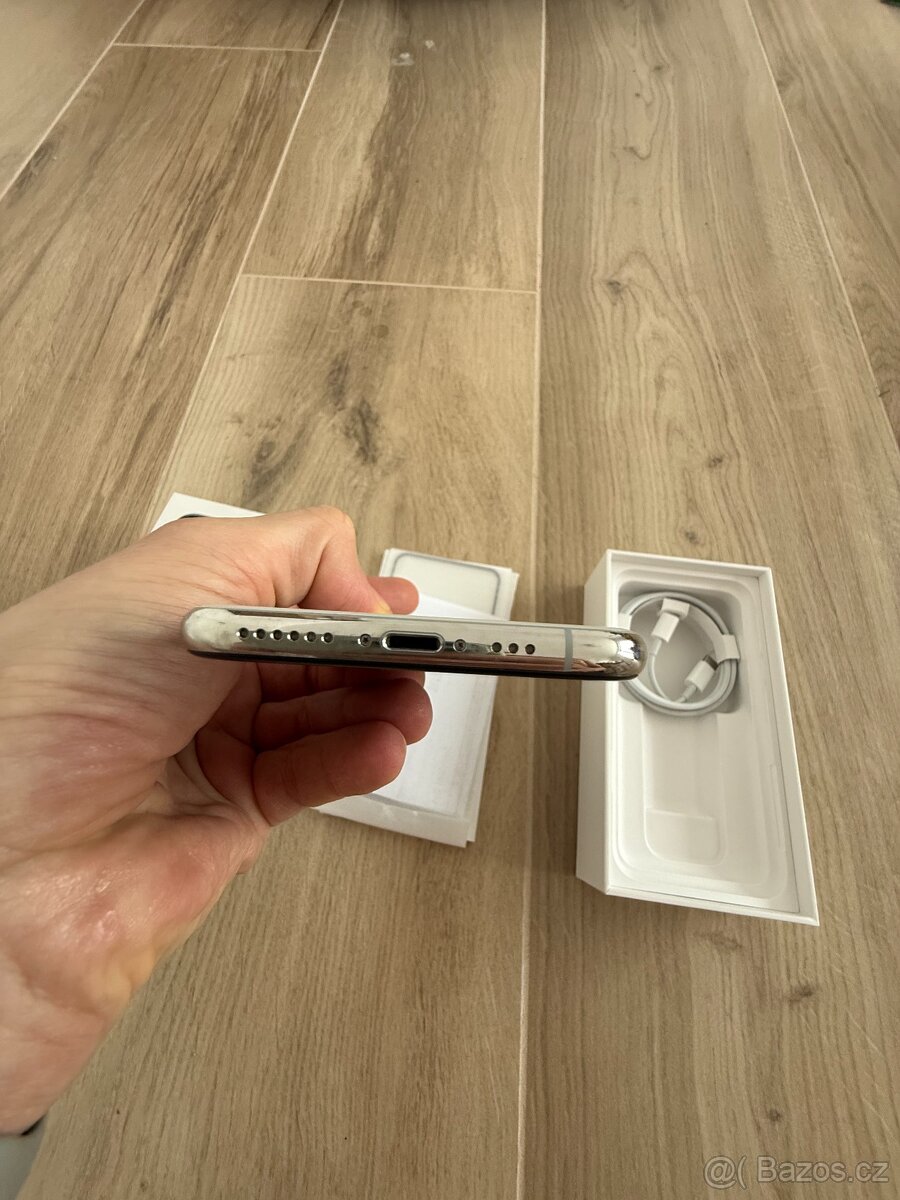 Apple iPhone XS 256GB bílá barva - 18