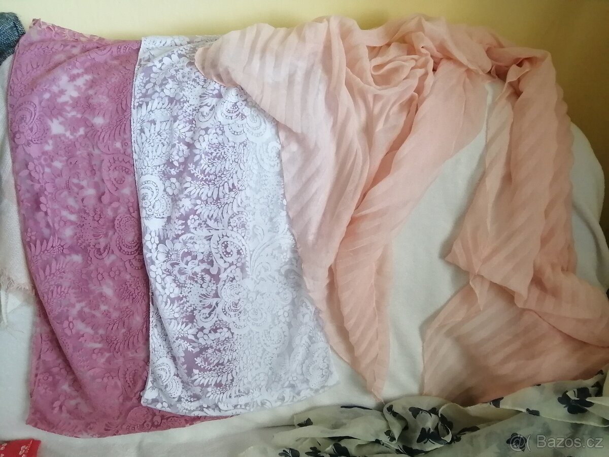 Prodám 54ks oblečení, převážně NOVÉ vel. S - 18