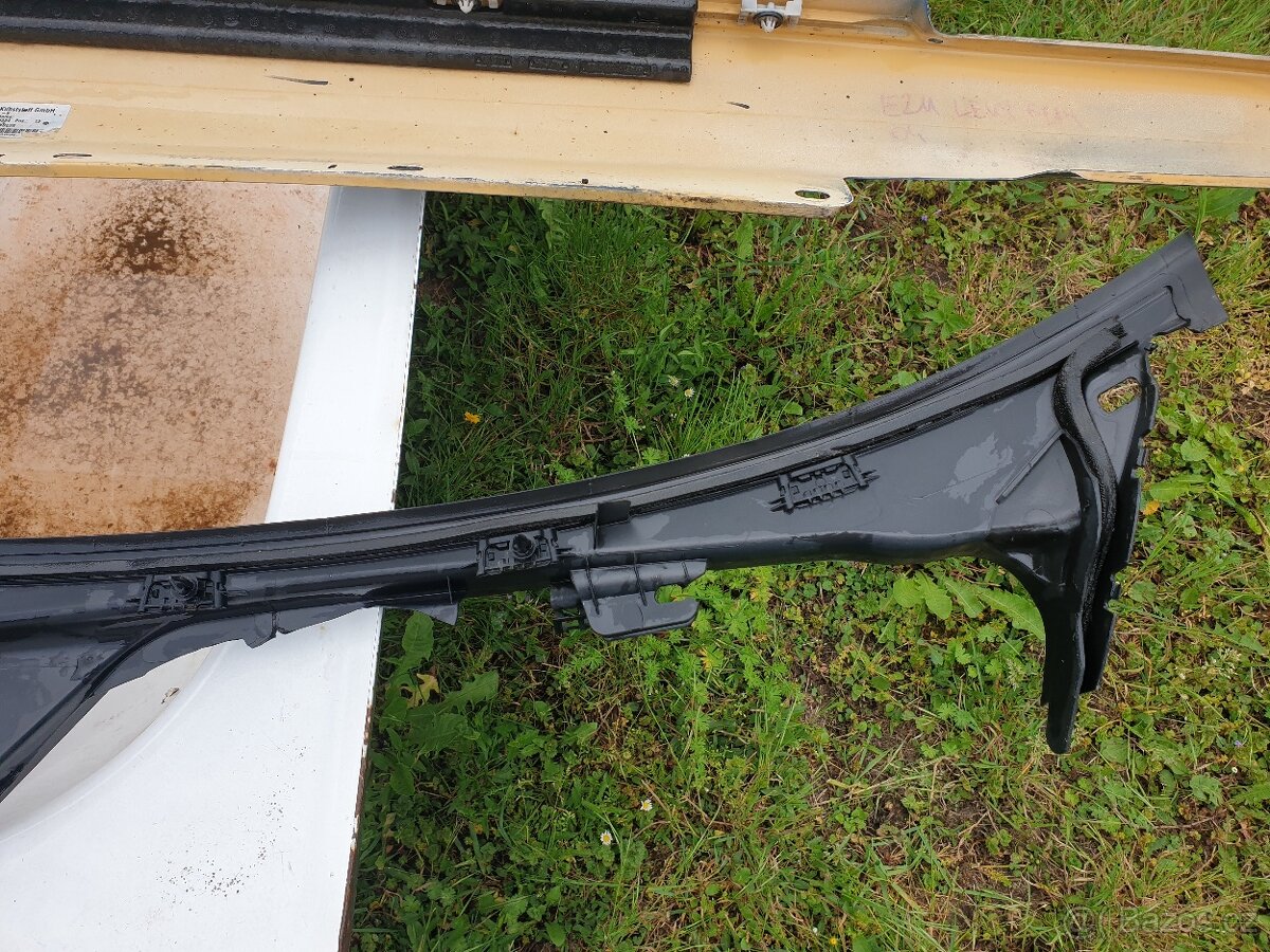 Mercedes w211 maska ohořelá1000, plastový levý prah1500kč - 18