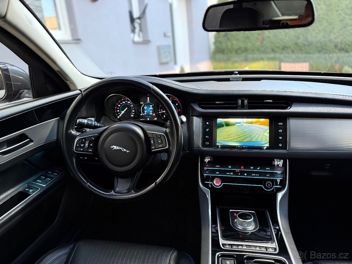 Jaguar XF 2.0d výborný stav - 18