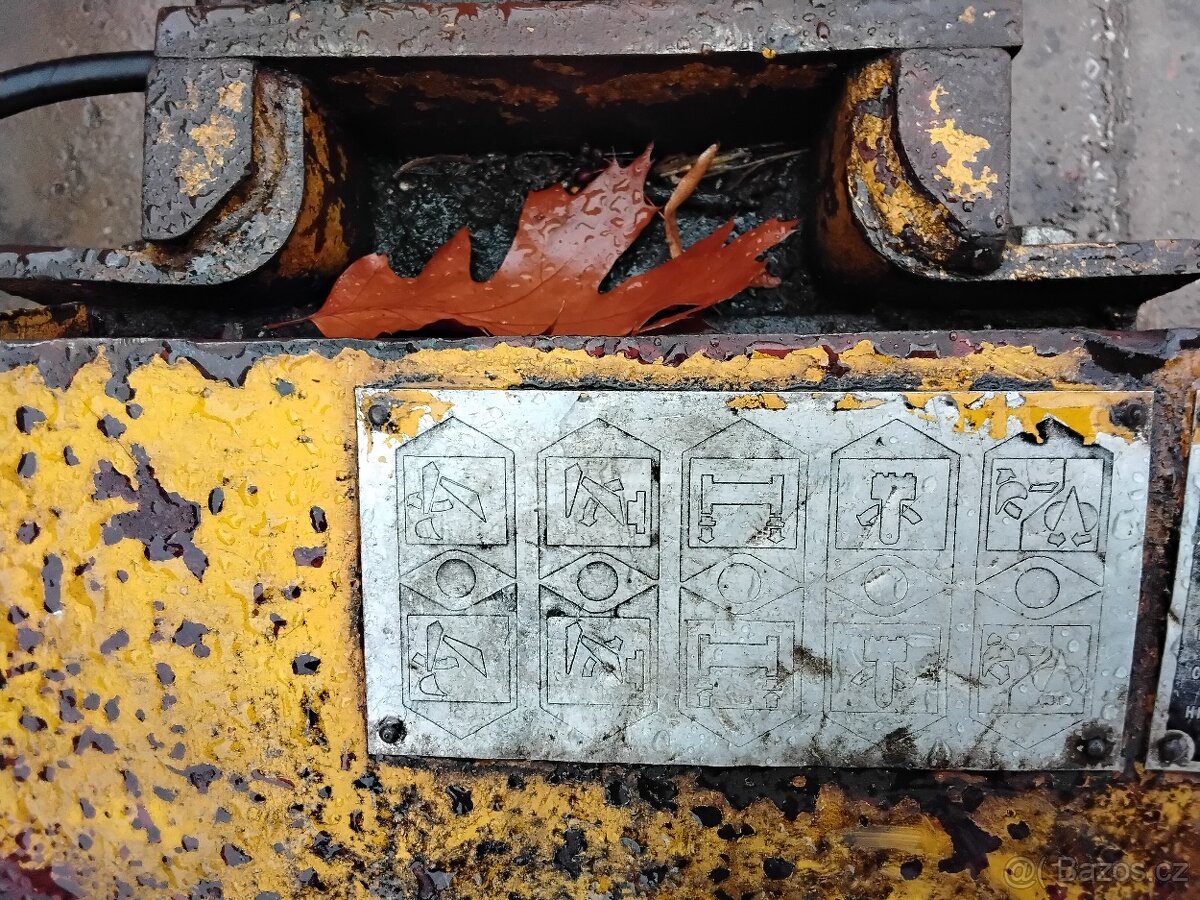 Podkop na smykoví nakladač - 18