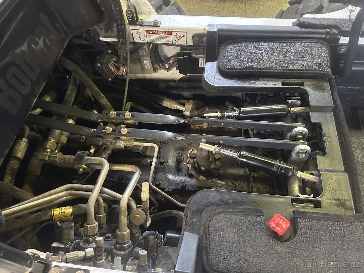 Bobcat S 650 nakladač - 18