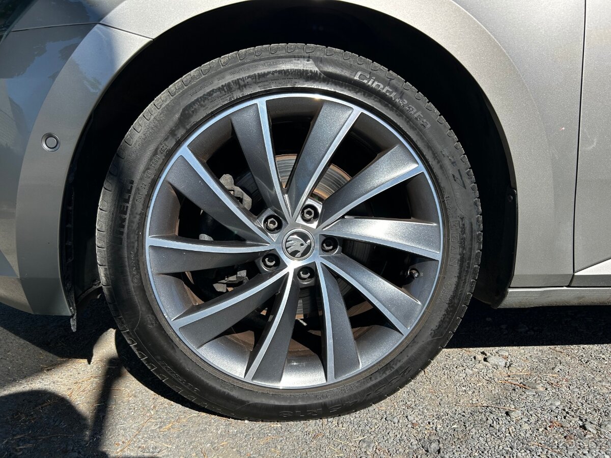 Škoda Superb 2.0 TDi 4x4 L&K DPH WEBASTO - 18