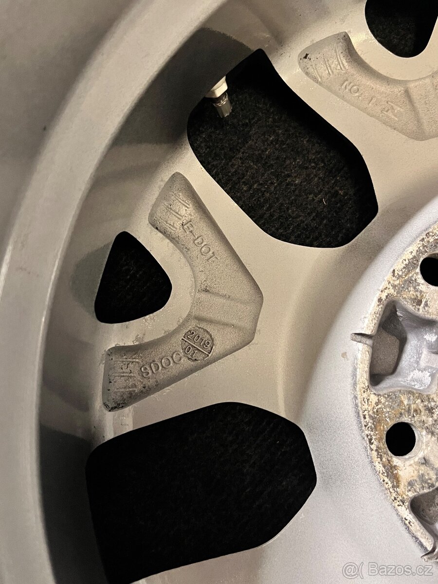 6x139.7 R17 originál alu kola Hyundai H-1 Starex - Staria - 18